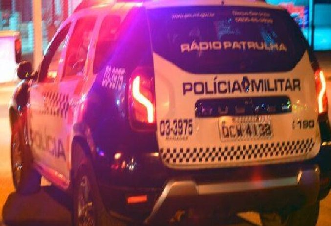 Dupla pratica roubo em conveniência