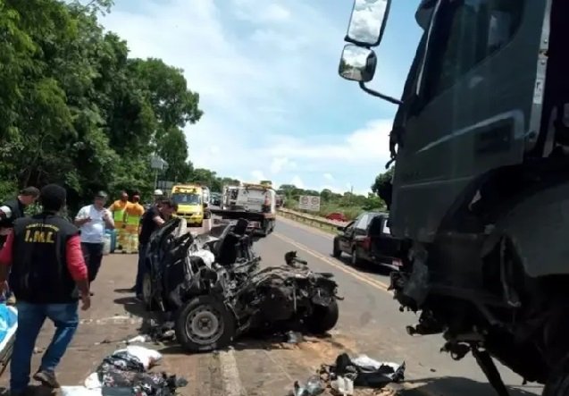 Família que estava de mudança para Mato Grosso morre em acidente na BR-163