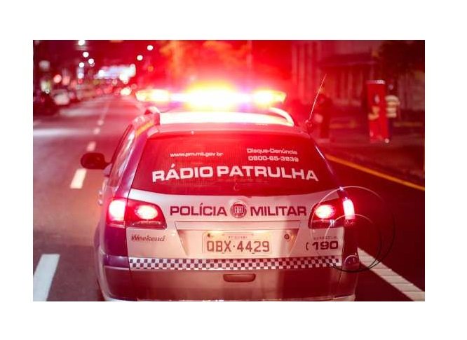 Bandidos armados invadem casa e raptam homem