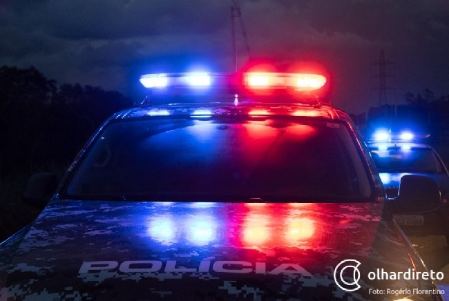 Homem é morto após tentar atear fogo na esposa e em criança de 2 anos