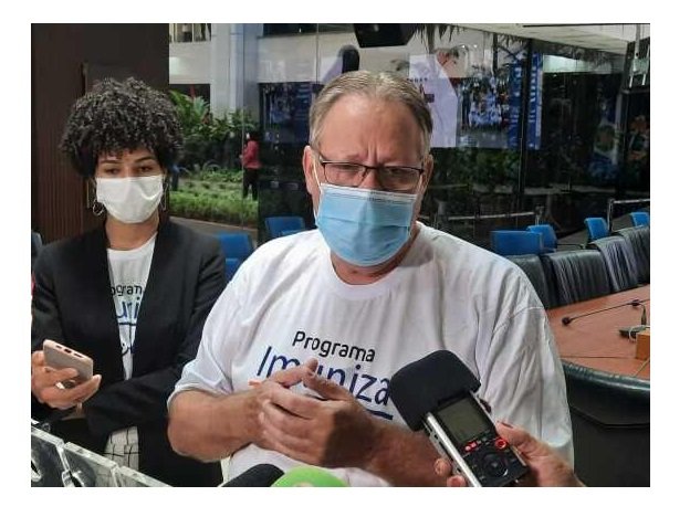 Secretário critica realização de festas de Réveillon durante surto de gripe