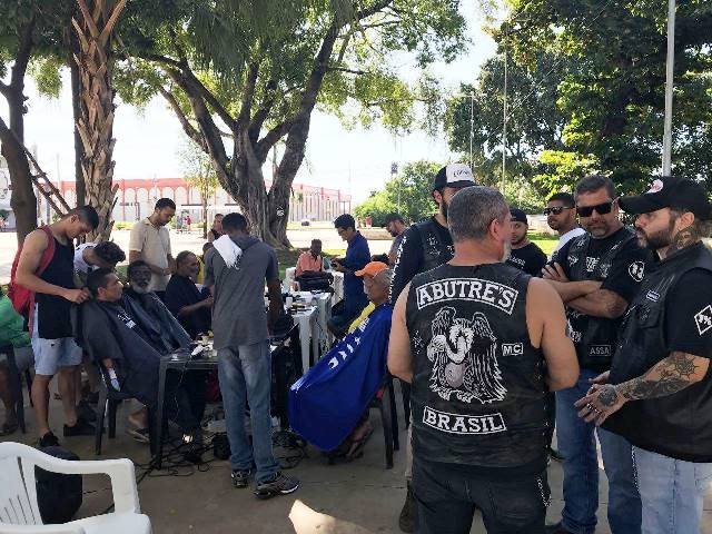 Projeto banho solidário leva dignidade a moradores de rua de Cuiabá. (Vídeo)
