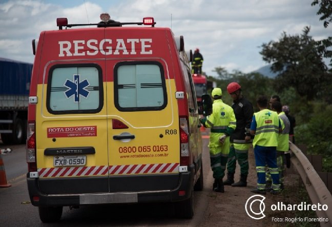 Motorista morre em acidente entre carro de passeio e utilitário