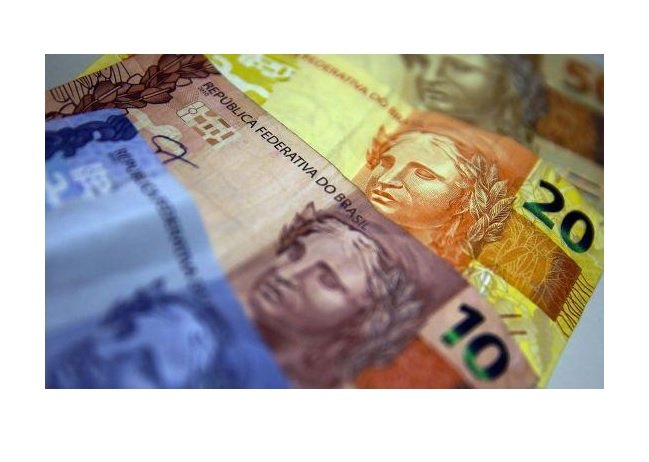 Bolsonaro anuncia salário mínimo de R$ 1.212 em 2022