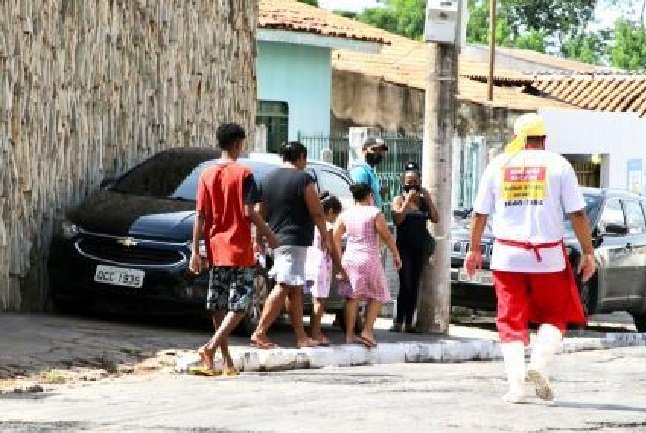 Na fila do ossinho e sem comida, mãe relata pior Natal da vida