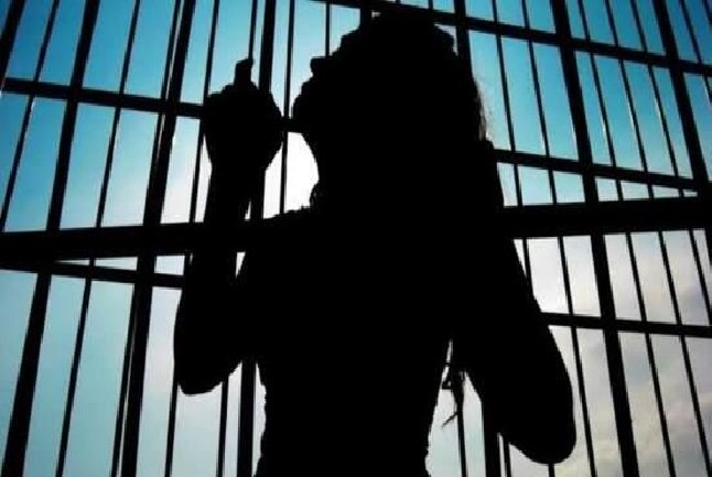Adolescente de 17 anos é mantida em cárcere privado pelo marido