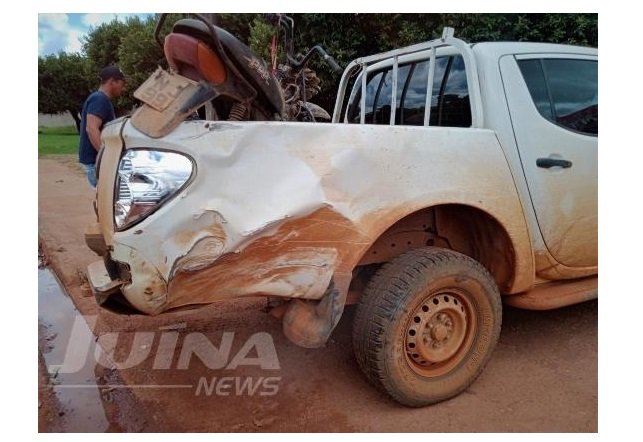 Polícia Militar registra colisão entre moto e caminhonete neste domingo