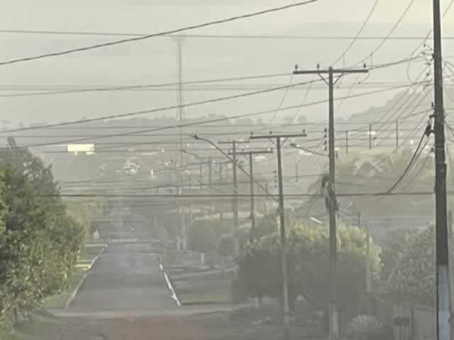 Colíder amanheceu coberto de neblina, essa e a primeira do ano. (Vídeo)