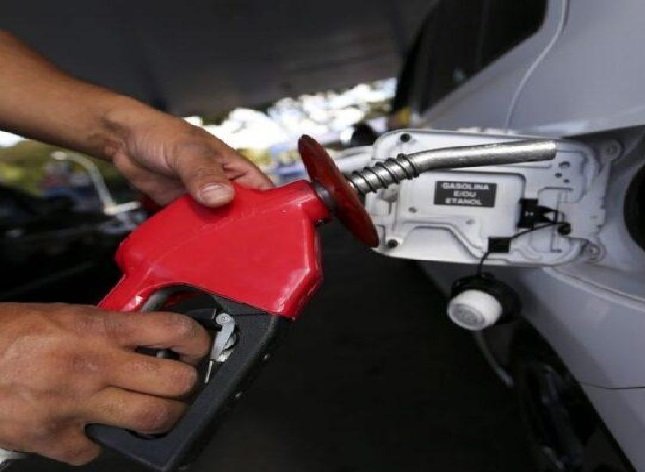 Gasolina e diesel têm aumento de 44% em 2021, aponta ANP