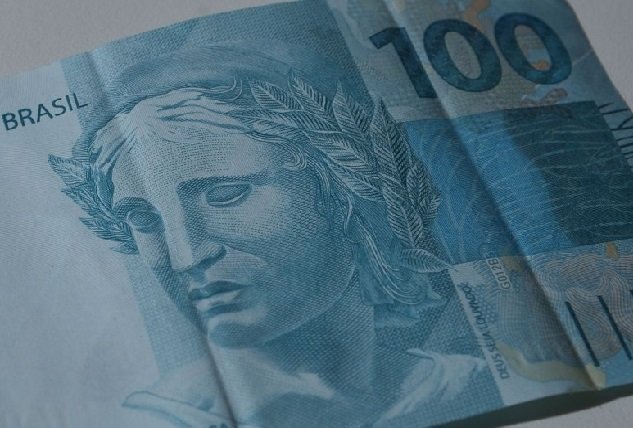 Sancionada lei que obriga apps a dar auxílio e seguro a entregadores