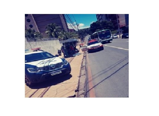 Idoso morre aguardando ônibus em ponto no Centro da cidade