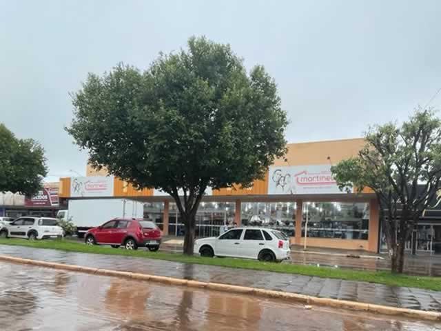 Quadrilha em Colíder tentam arrombar cofre de empresa de eletrodoméstico no centro da cidade.
