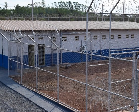 Cinco presos fogem durante queda de energia em cadeia de MT
