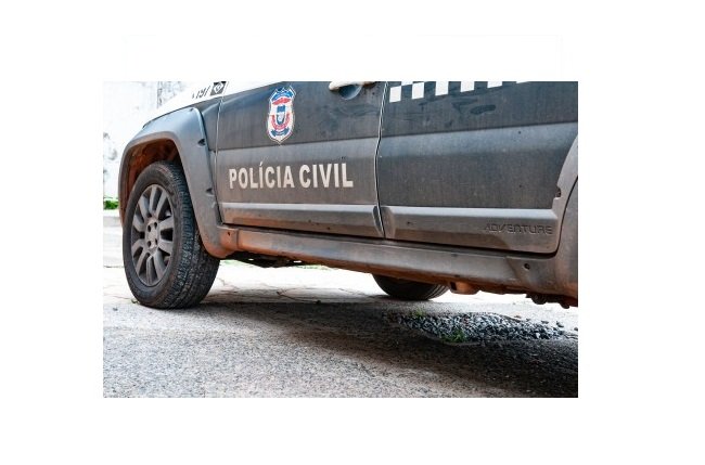 Policial civil é preso dentro de carro parado na porta de banco furtado