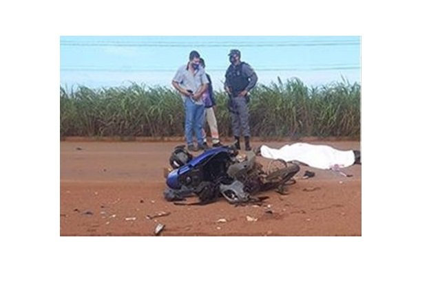 Motociclista morre ao bater em carreta em MT