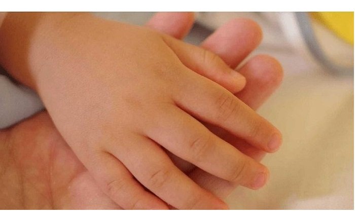 Menina de 2 anos é estuprada pelo irmão com a ajuda da irmã em MT