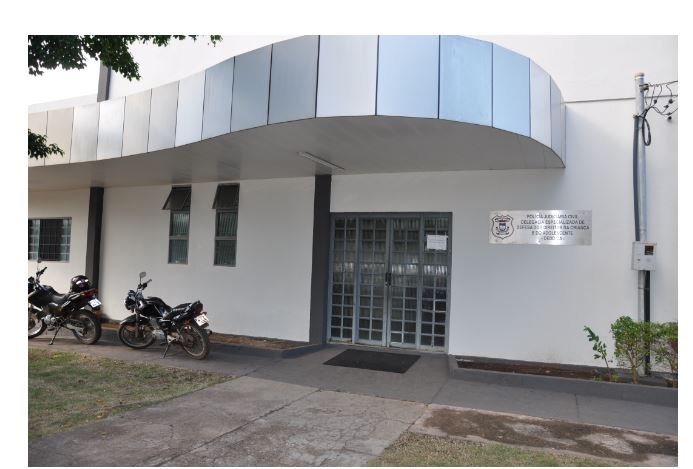 Bebê de 11 meses morre afogada após cair em balde de água