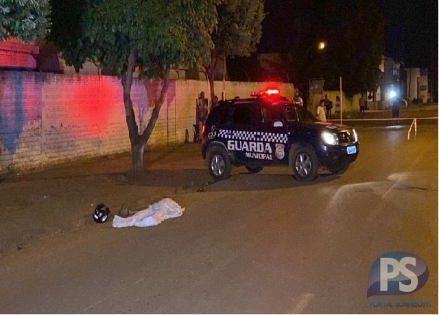 Motociclista morre ao cair depois de passar por lombada