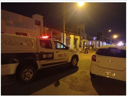 Criminosos chegam atirando contra pessoas em culto e deixam sete baleados