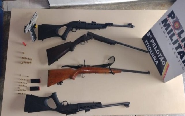 PM prende quatro homens por porte ilegal de arma de fogo