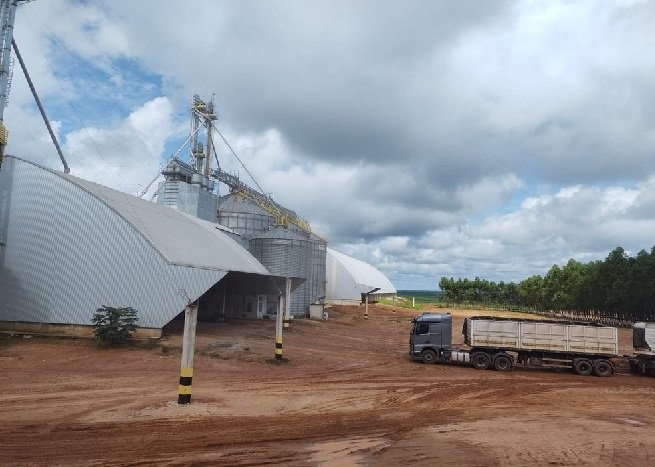 Funcionário morre após ser sugado por funil de silo de milho e ficar soterrado em fazenda