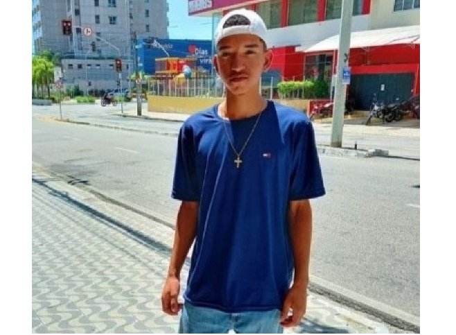 Familiares encontram corpo de jovem enterrado em cemitério clandestino