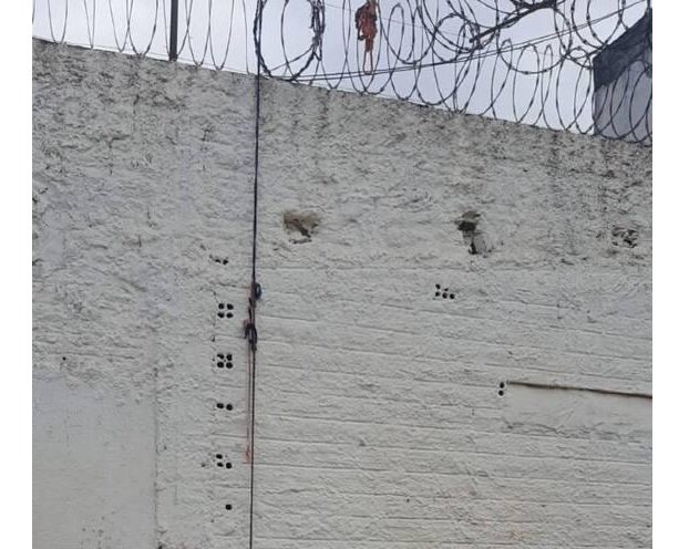 Dois presos fogem de Cadeia Pública usando uma corda improvisada em MT