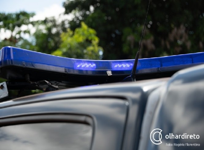 Homem morre afogado e corpo é retirado por banhistas