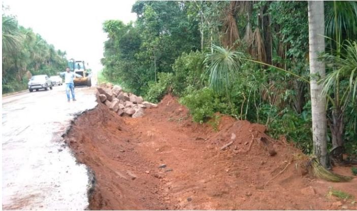 Asfalto na BR-163 cede devido a chuvas e deixa rodovia parcialmente interditada no Nortão