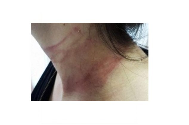 Bêbada, mulher tenta enforcar a própria mãe e acaba presa em MT