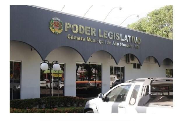 Vereadores sobem próprios proventos duas vezes em menos de um mês