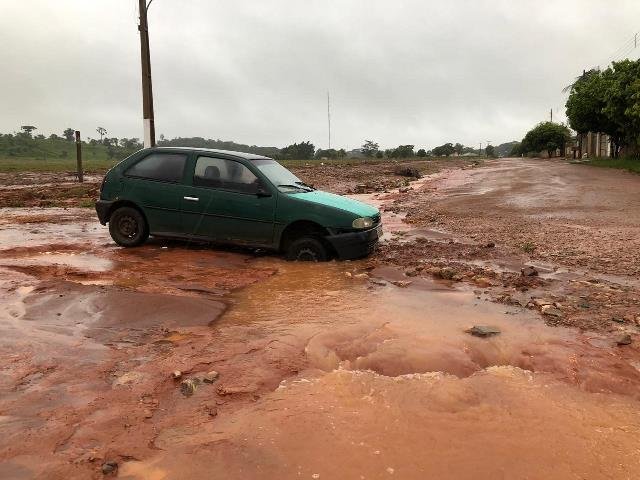 Colíder lama asfáltica no centro e na periferia mais lamas e burracos. (Fotos)