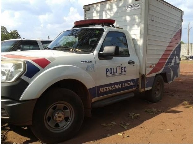 Homem vai tratar dos animais em sítio e filho estranha demora e encontra pai morto