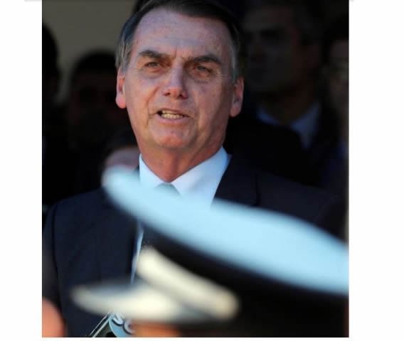Bolsonaro quer aposentadoria de servidores públicos só depois dos 65