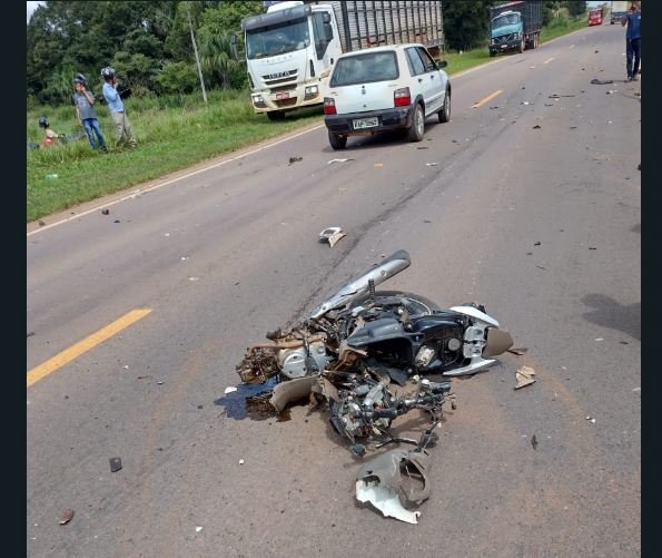 Motociclista em Colíder morre atropelado em acidente frontal com caminhão. (Fotos)