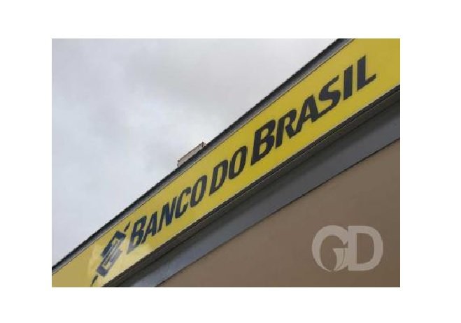 Bandidos invadem Banco do Brasil de madrugada e danificam 9 salas