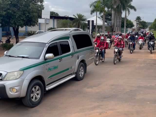 Motociclistas e entregadores de Colíder prestaram a ultima homenagem ao jovem Marlon. (Vídeo)