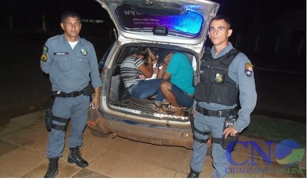 Duas pessoas foram presas e um menor apreendido acusados de envolvimento com o tráfico de drogas na tarde desta 4º feira(05)