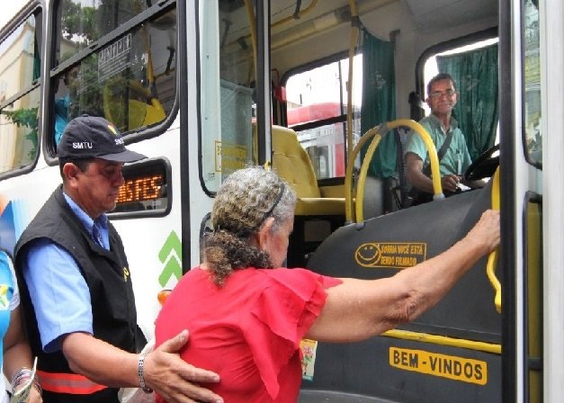 PL que garante gratuidade a idosos no transporte coletivo é sancionado pelo governador