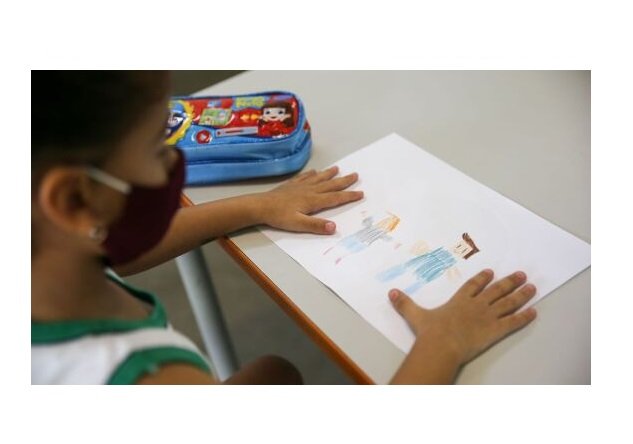 Volta às aulas: como lidar com dificuldade de alunos de acordar cedo
