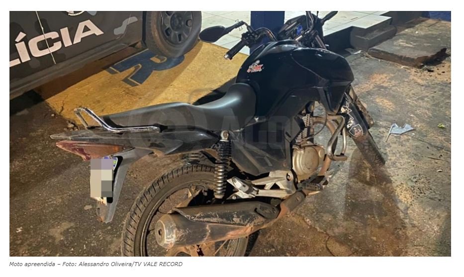 Delivery do tráfico | Motoboy é preso com porção de maconha e dinheiro