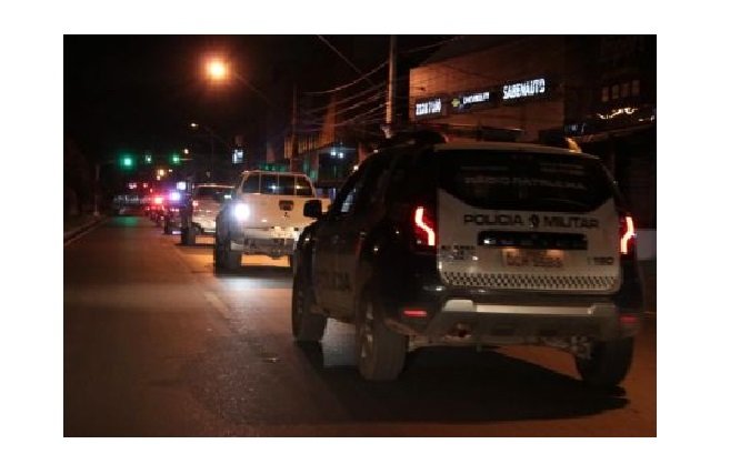 Perseguição entre PM e ladrões termina com um morto e um preso