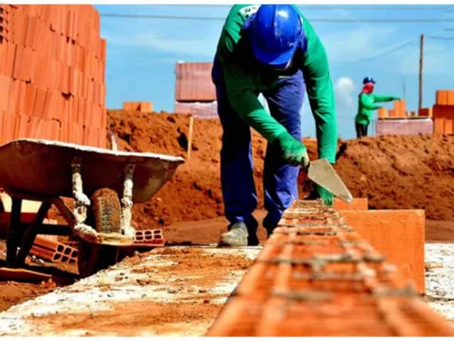 Colíder: Funcionários da obra da Casas Bahia denunciam faltam de recebimentos e alojamento insalubre.