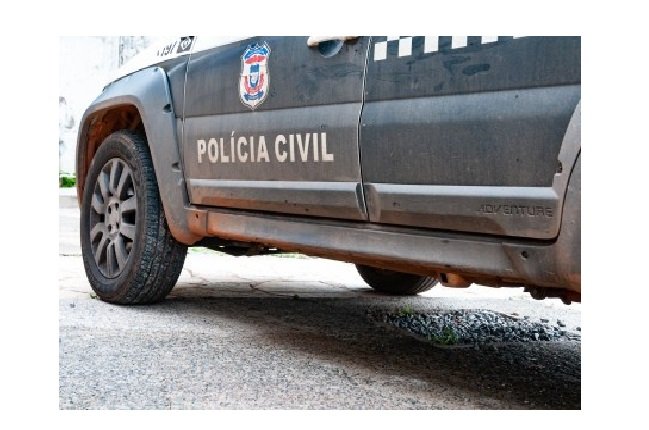 Polícia Civil prende companheiro por agredir mulher com filha recém-nascida no colo