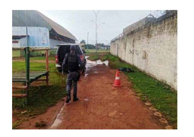 Homem é assassinado a facadas ao lado de ginásio em MT