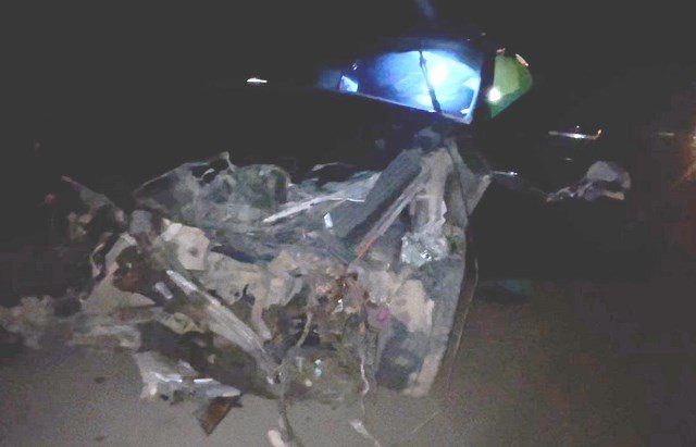URGENTE: Golf em Colíder tem a frente destruída em acidente com carreta na serra do Skalarare. (Vídeo)