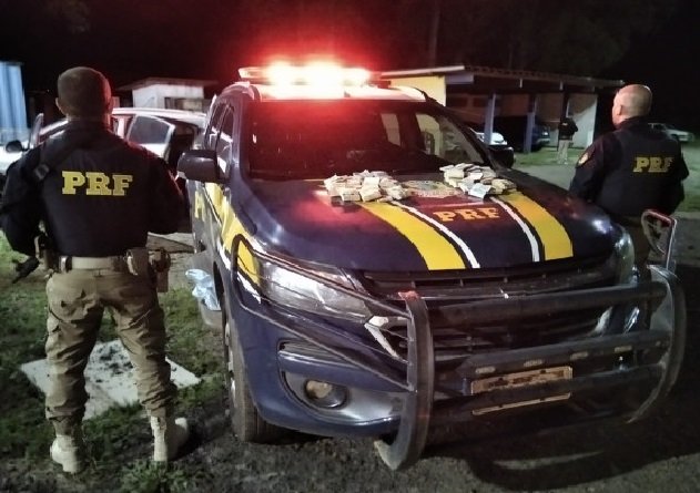 PRF prende chinês com mais de R$ 250 mil escondidos em carro