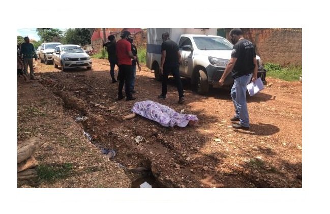 Mulher é espancada até a morte na porta de casa em MT
