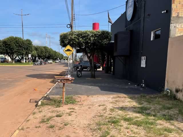 Homem em Colíder perde controle de moto e sofre acidente no centro da cidade.