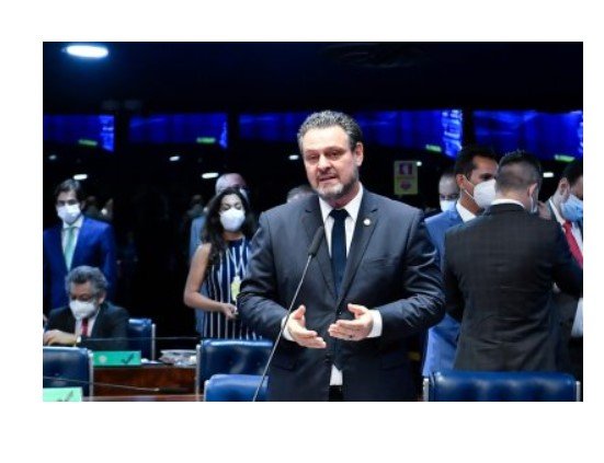 Bandidos rendem motorista de senador e roubam caminhonete em Cuiabá